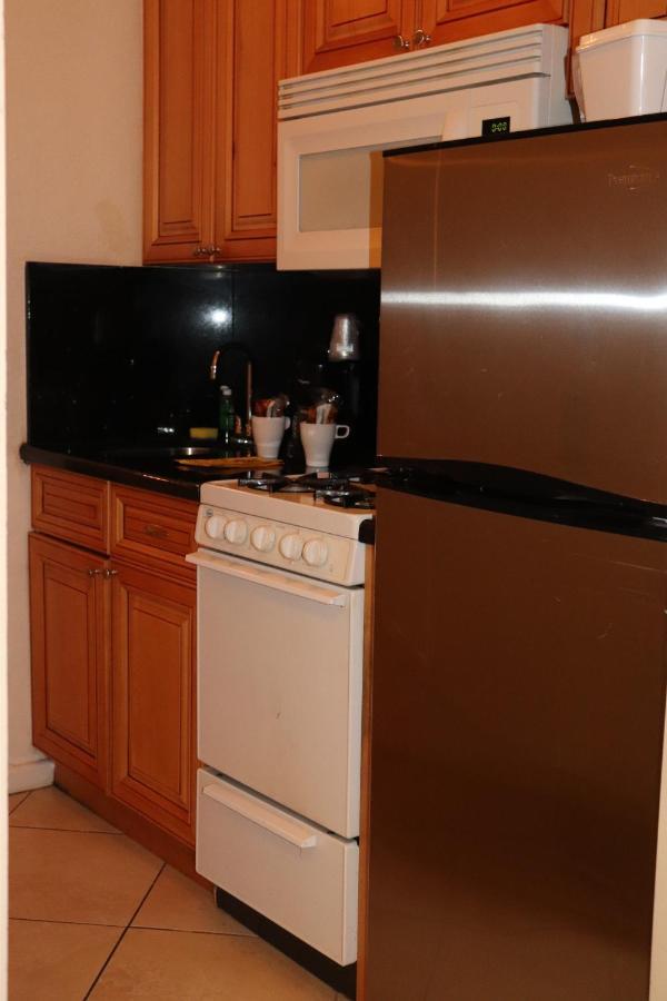 On Hollywood Beach - Affordable Two Bedrooms Sleeps 6 With Two Bathrooms Dania Beach Extérieur photo