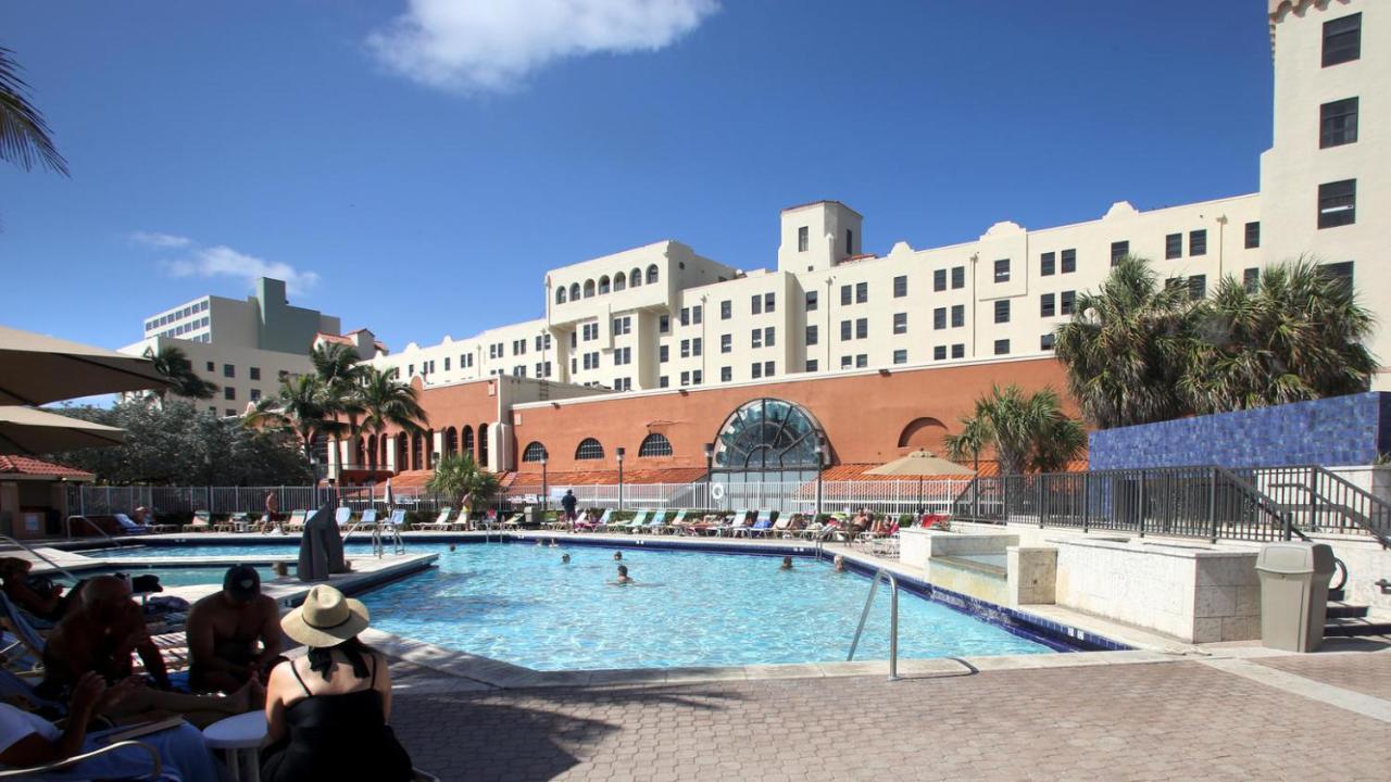 On Hollywood Beach - Affordable Two Bedrooms Sleeps 6 With Two Bathrooms Dania Beach Extérieur photo
