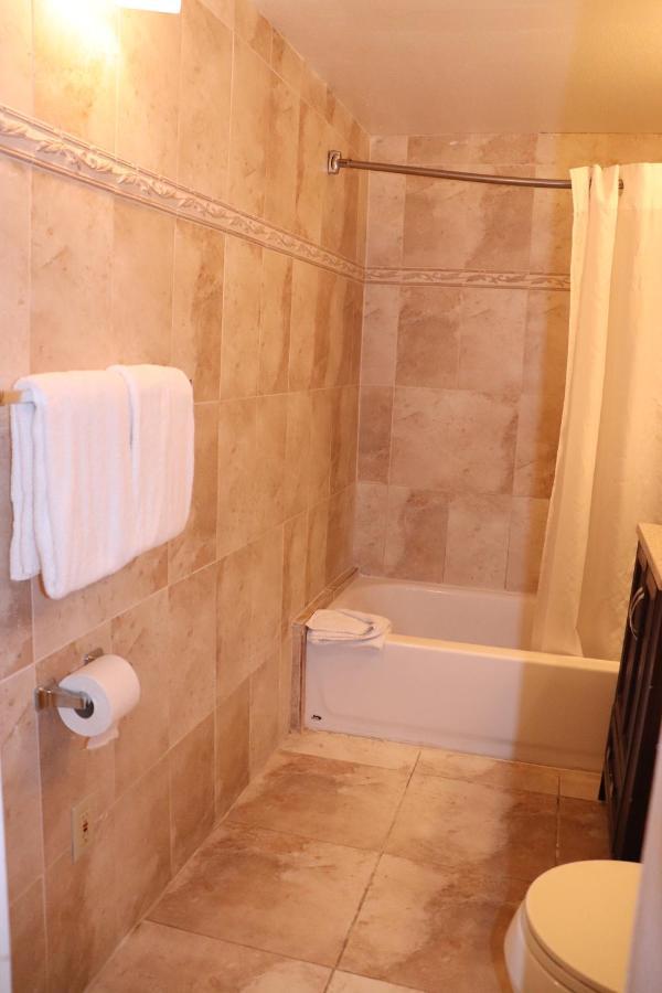 On Hollywood Beach - Affordable Two Bedrooms Sleeps 6 With Two Bathrooms Dania Beach Extérieur photo