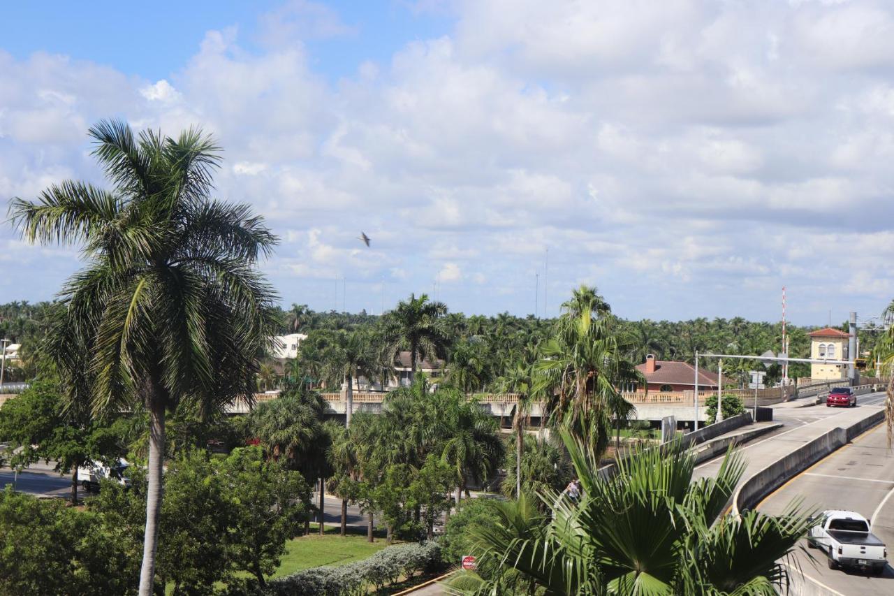 On Hollywood Beach - Affordable Two Bedrooms Sleeps 6 With Two Bathrooms Dania Beach Extérieur photo