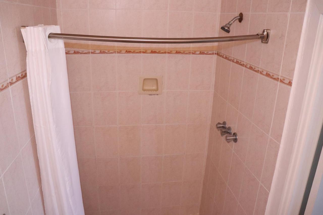On Hollywood Beach - Affordable Two Bedrooms Sleeps 6 With Two Bathrooms Dania Beach Extérieur photo