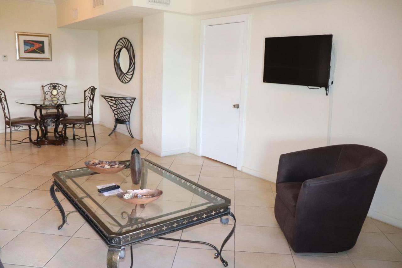 On Hollywood Beach - Affordable Two Bedrooms Sleeps 6 With Two Bathrooms Dania Beach Extérieur photo